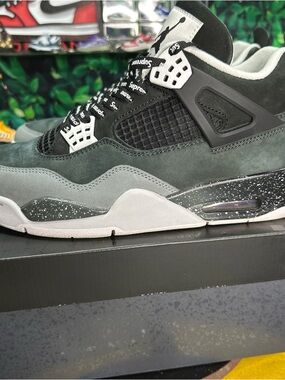 Jordan 4 Retro ‘Fear’ Size 9.5M/11W